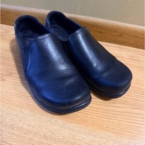 Klogs Women's Classic Black Leather Mules 9.5W